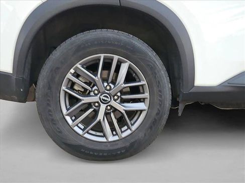 Used 2024 Nissan Rogue S AWD/4WD image 20