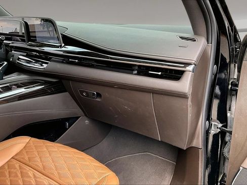 Used 2023 Cadillac Escalade ESV Premium Luxury AWD/4WD image 16