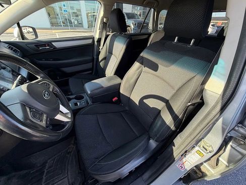 Used 2017 Subaru Outback 2.5i Premium AWD/4WD image 25