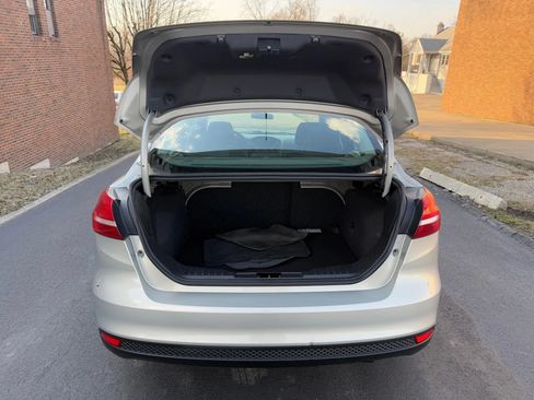 Used 2015 Ford Focus SE FWD image 36