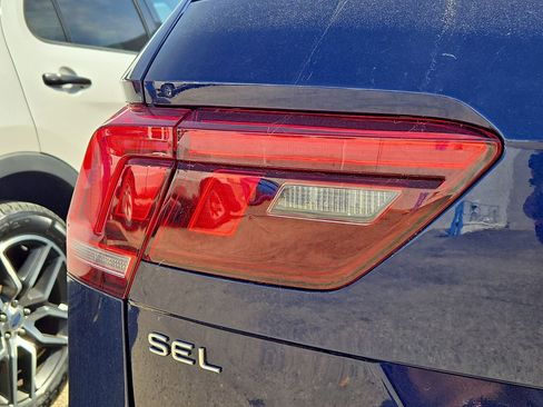 Used 2024 Volkswagen Tiguan SEL R-Line image 8