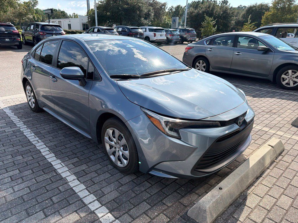 Used 2025 Toyota Corolla LE FWD image 1