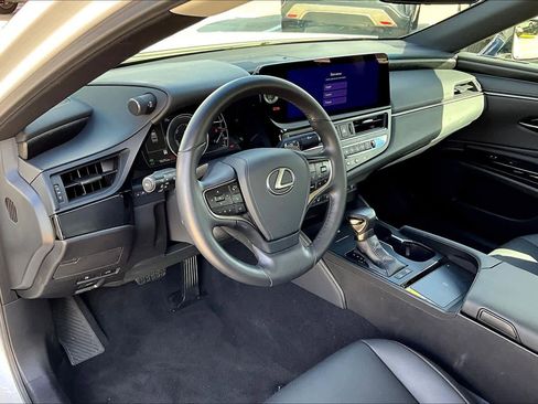 Certified 2025 Lexus ES 300h w/ Premium Package image 17