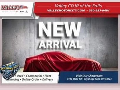 Used 2023 Jeep Cherokee Altitude Lux