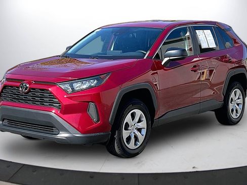 Used 2022 Toyota RAV4 LE FWD image 4