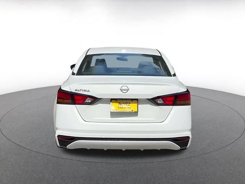 Used 2025 Nissan Altima 2.5 SV FWD image 12