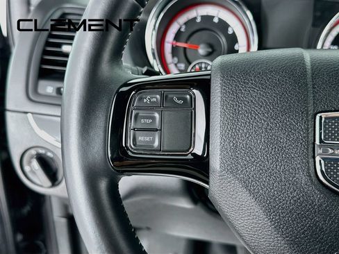 Used 2017 Dodge Grand Caravan SE FWD image 16
