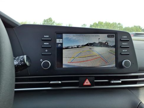 Used 2025 Hyundai Elantra SE FWD image 13