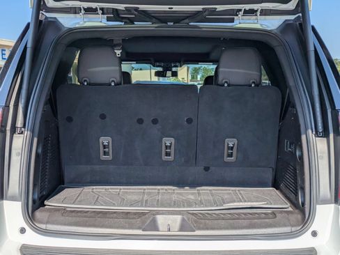 Used 2021 Chevrolet Tahoe LT w/ LT Signature Package RWD image 7