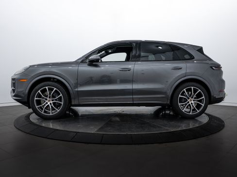 New 2026 Porsche Cayenne image 2
