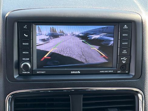 Used 2018 Dodge Grand Caravan SE w/ UConnect Hands-Free Group image 16