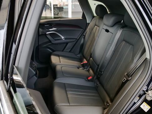 New 2025 Audi Q5 Prestige image 12