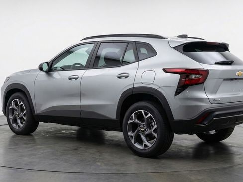 Used 2025 Chevrolet Trax LT image 6