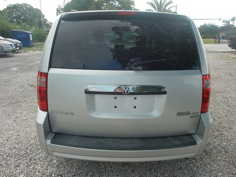 Used 2010 Dodge Grand Caravan SXT FWD image 7