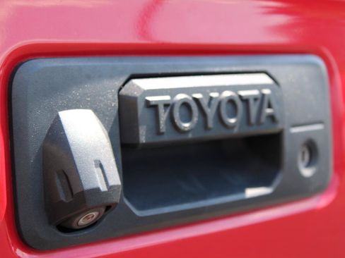 Used 2017 Toyota Tacoma Limited w/ Tow Package AWD/4WD image 7