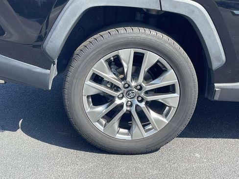 Used 2019 Toyota RAV4 XLE Premium w/ Cold Weather Package FWD image 9