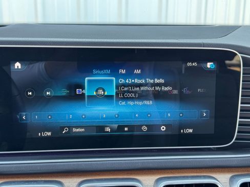 Used 2021 Mercedes-Benz GLS 580 4MATIC image 31