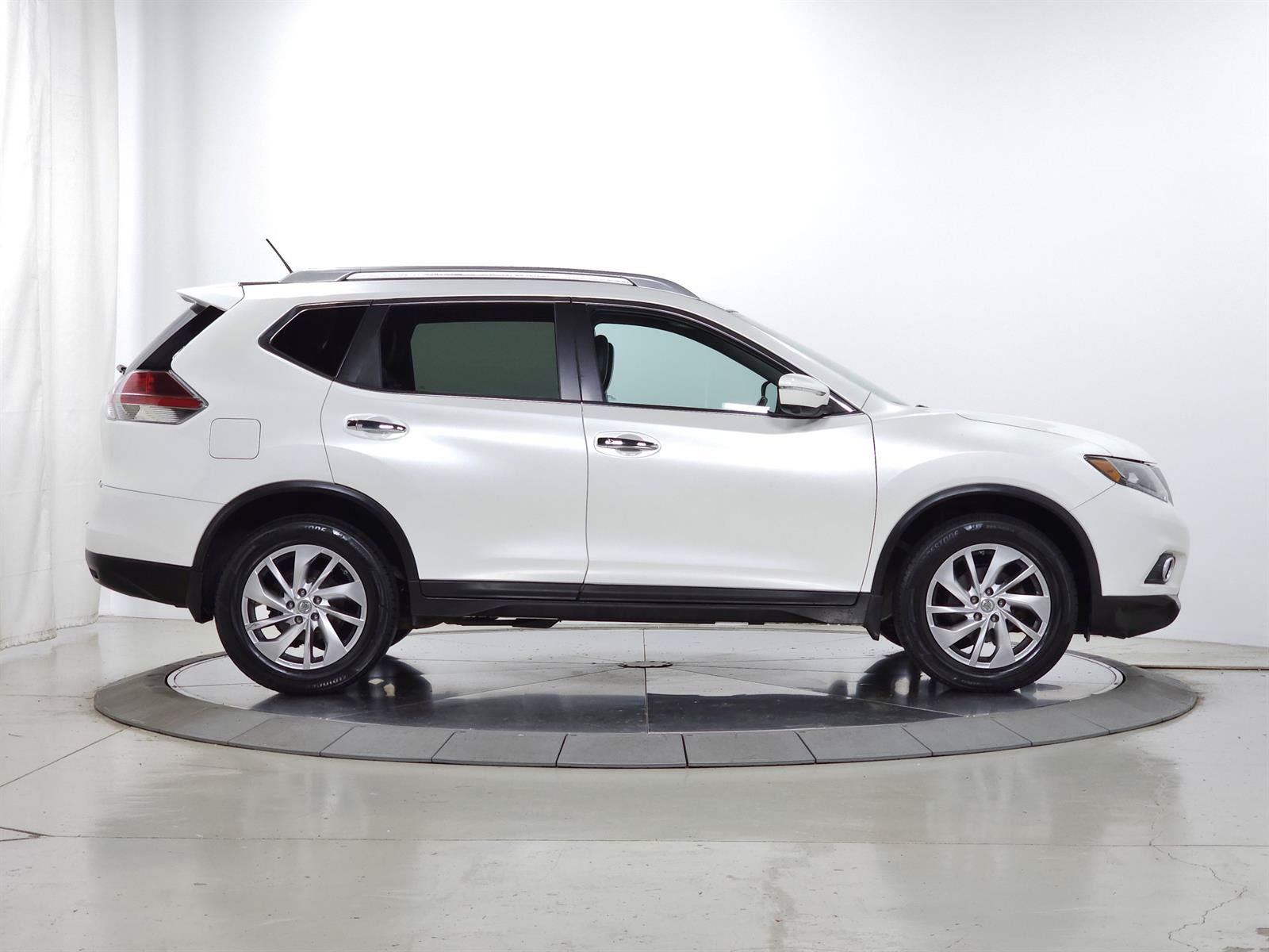 Used 2015 Nissan Rogue SL w/ SL Premium Package AWD/4WD image 10
