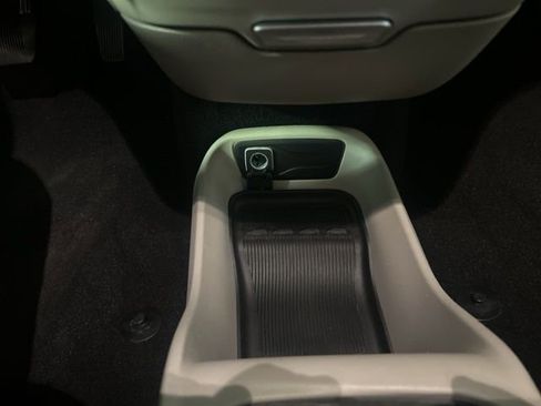 Used 2023 Chrysler Voyager LX FWD image 29