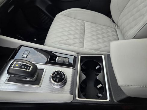 Used 2024 Mitsubishi Outlander SEL Black Edition image 23