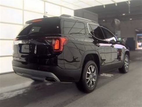 Used 2023 GMC Acadia SLT FWD image 2