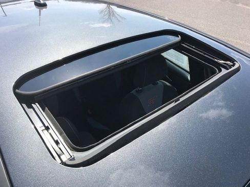 Used 2016 Ford Focus ST image 9