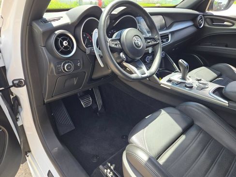 Used 2022 Alfa Romeo Stelvio Veloce AWD/4WD image 22