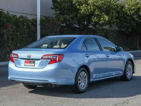 Used 2012 Toyota Camry LE FWD image 9