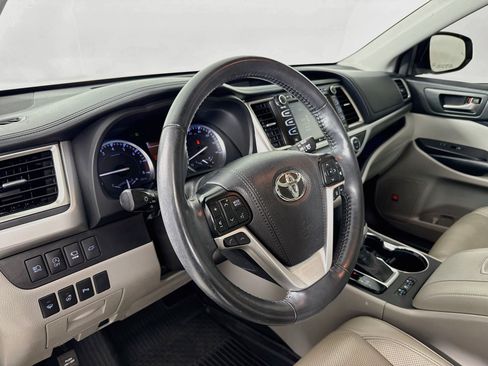 Used 2019 Toyota Highlander Limited Platinum AWD/4WD image 9