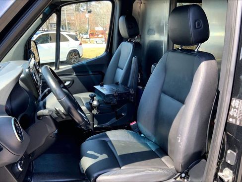 Used 2022 Mercedes-Benz Sprinter 3500 image 9