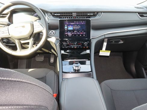 New 2025 Jeep Grand Cherokee Laredo X w/ Luxury Tech Group I image 18