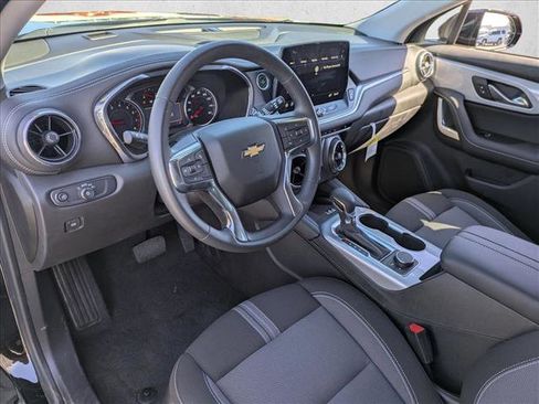 New 2025 Chevrolet Blazer LT w/ Convenience Package image 3