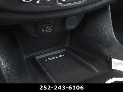 Used 2021 Chevrolet Traverse Premier w/ Redline Edition FWD image 17