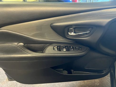 Used 2017 Nissan Murano S image 9