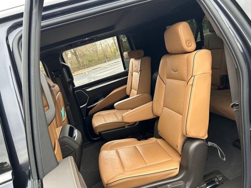 Used 2025 Cadillac Escalade ESV Premium Luxury w/ Touring Package image 44