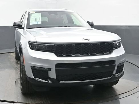 New 2025 Jeep Grand Cherokee L Limited w/ Black Appearance Package image 8
