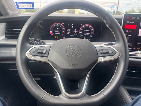 Used 2026 Volkswagen Tiguan SE AWD/4WD image 29