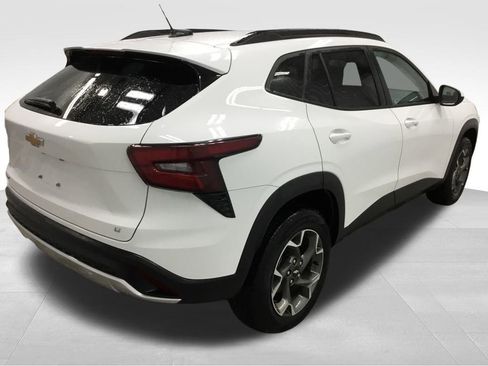 Used 2024 Chevrolet Trax LT w/ Driver Confidence Package image 33