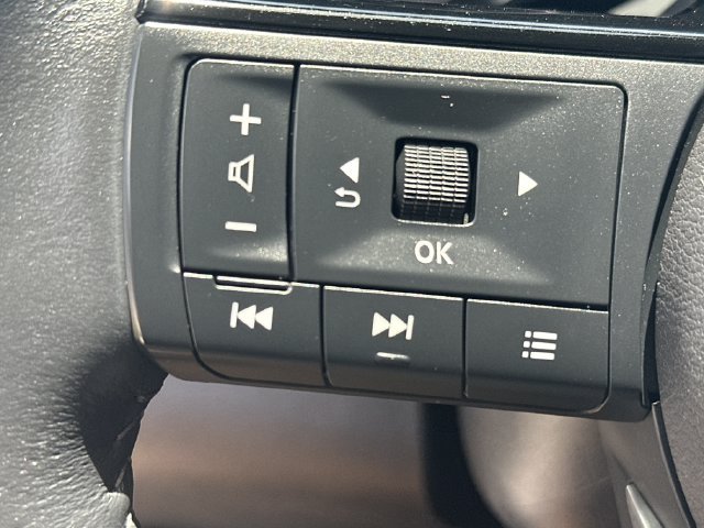 Used 2023 Nissan Pathfinder SL AWD/4WD image 21