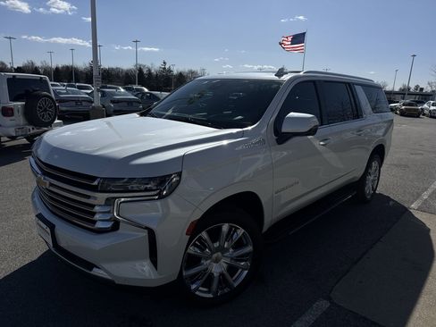 Used 2023 Chevrolet Suburban High Country image 1