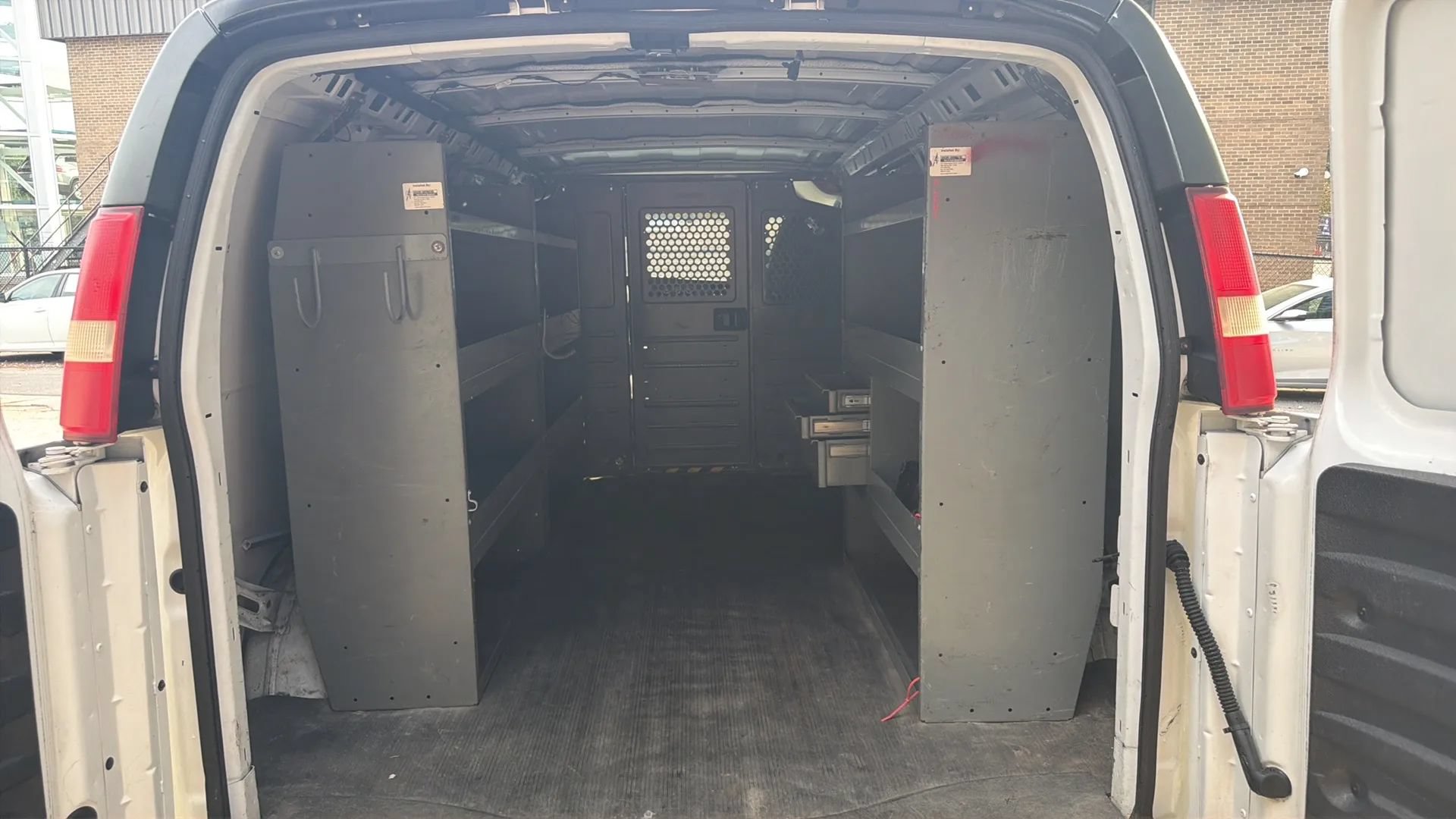Used 2010 Chevrolet Express 2500 RWD image 6