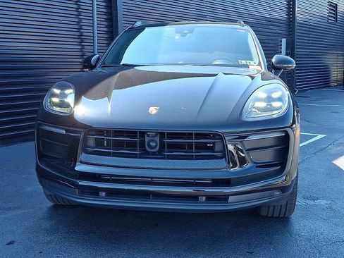 Certified 2023 Porsche Macan Turbo AWD/4WD image 10