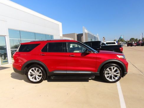 Used 2022 Ford Explorer Platinum w/ Equipment Group 601A image 10