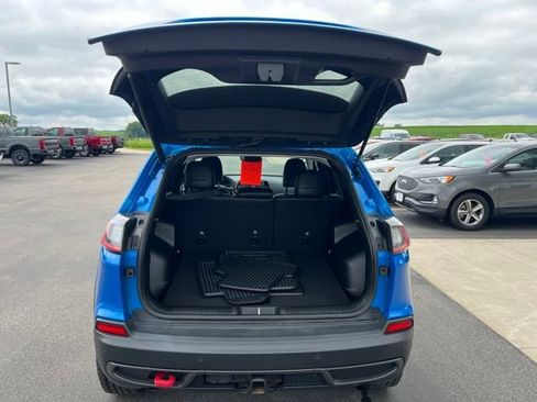 Used 2022 Jeep Cherokee Trailhawk w/ Premium Leather Package AWD/4WD image 17