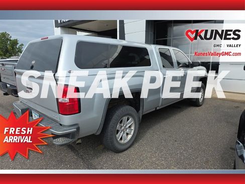 Used 2017 GMC Sierra 1500 SLE w/ SLE Value Package AWD/4WD image 4