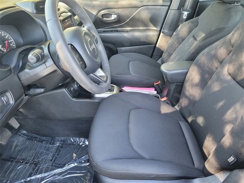 Used 2022 Jeep Renegade Sport image 19