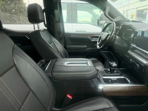 Used 2022 Chevrolet Silverado 1500 High Country w/ High Country Premium Package AWD/4WD image 8