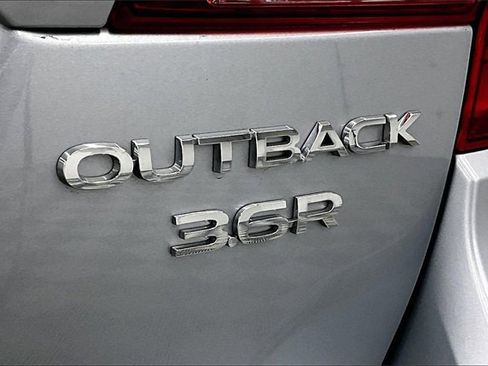 Used 2017 Subaru Outback 3.6R Limited w/ Popular Package #5 image 8