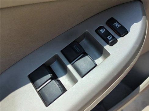 Used 2013 Toyota Corolla LE w/ Preferred Accessory Pkg #2 FWD image 12