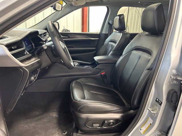 Used 2023 Jeep Grand Cherokee 4WD 4xe image 13